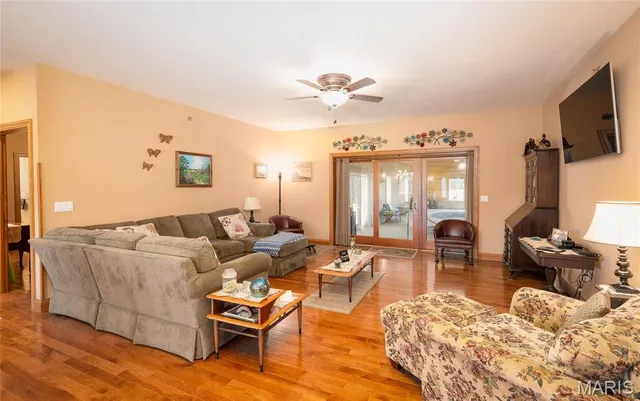 $949,500 | 272 Northeast 1350th Avenue, Greenfield, IL 62044