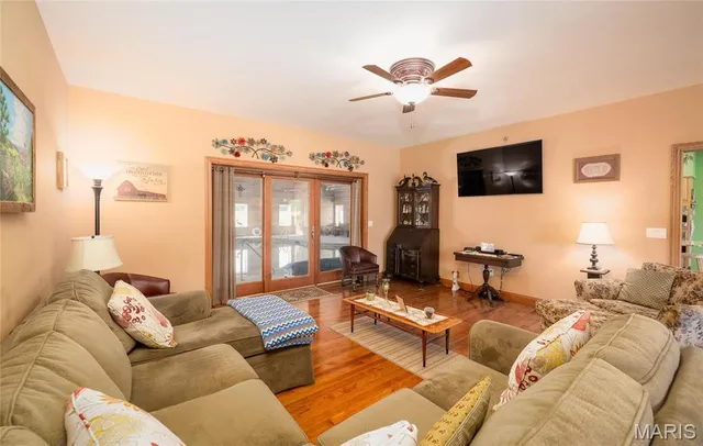 $949,500 | 272 Northeast 1350th Avenue, Greenfield, IL 62044