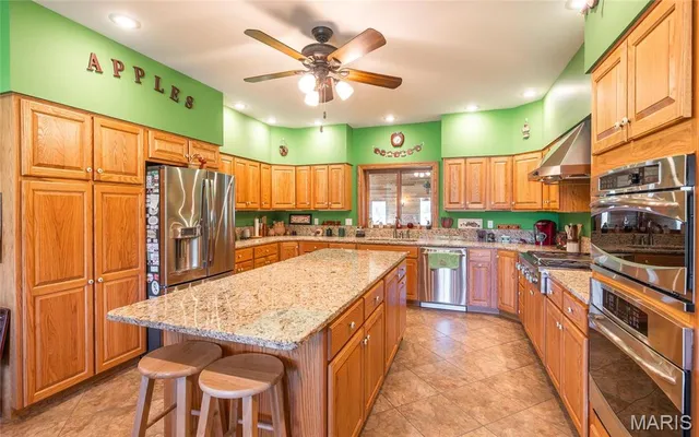 $949,500 | 272 Northeast 1350th Avenue, Greenfield, IL 62044