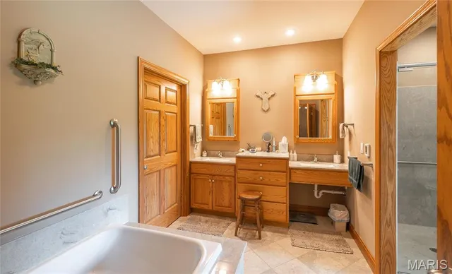 $949,500 | 272 Northeast 1350th Avenue, Greenfield, IL 62044