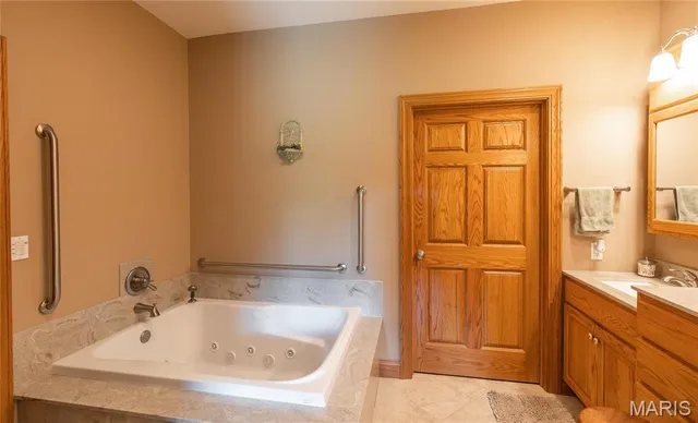 $949,500 | 272 Northeast 1350th Avenue, Greenfield, IL 62044