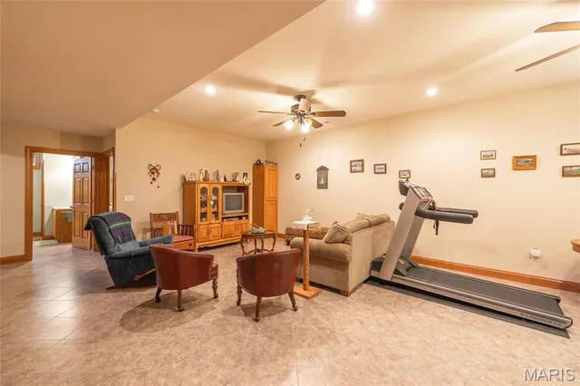 $949,500 | 272 Northeast 1350th Avenue, Greenfield, IL 62044