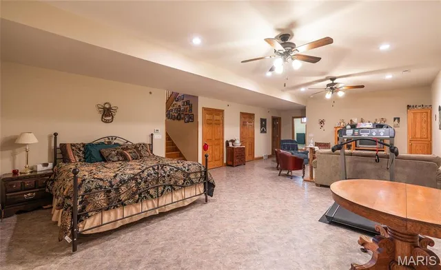 $949,500 | 272 Northeast 1350th Avenue, Greenfield, IL 62044