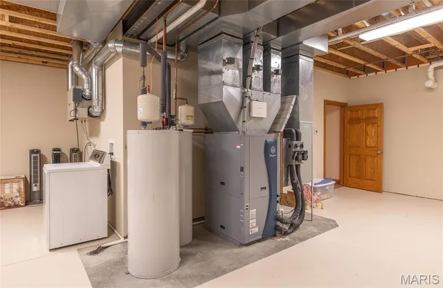 $949,500 | 272 Northeast 1350th Avenue, Greenfield, IL 62044