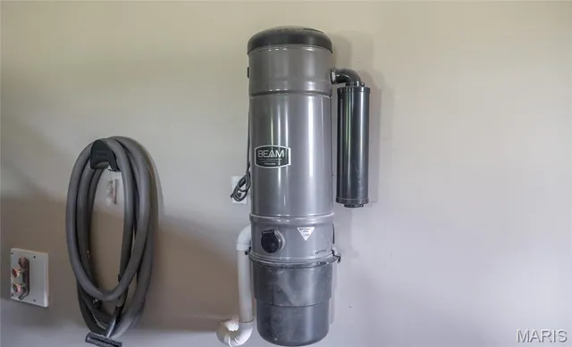 $949,500 | 272 Northeast 1350th Avenue, Greenfield, IL 62044