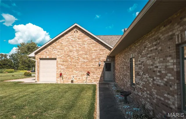 $949,500 | 272 Northeast 1350th Avenue, Greenfield, IL 62044