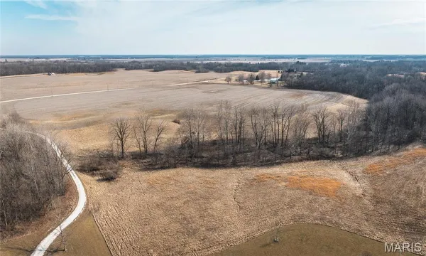 $949,500 | 272 Northeast 1350th Avenue, Greenfield, IL 62044