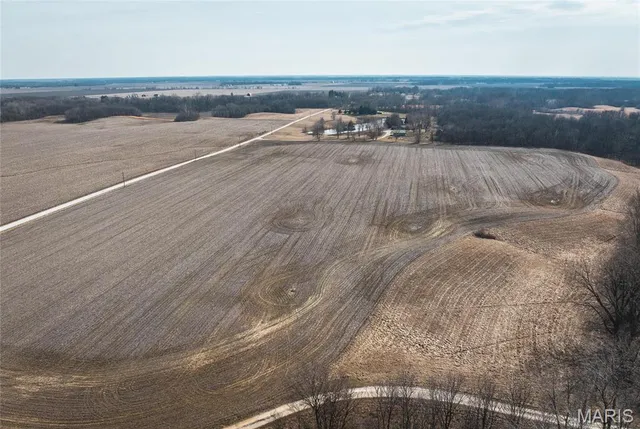 $949,500 | 272 Northeast 1350th Avenue, Greenfield, IL 62044