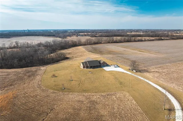 $949,500 | 272 Northeast 1350th Avenue, Greenfield, IL 62044