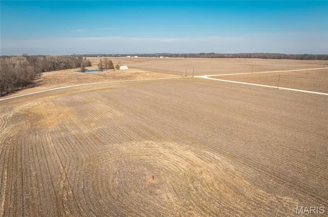 $949,500 | 272 Northeast 1350th Avenue, Greenfield, IL 62044