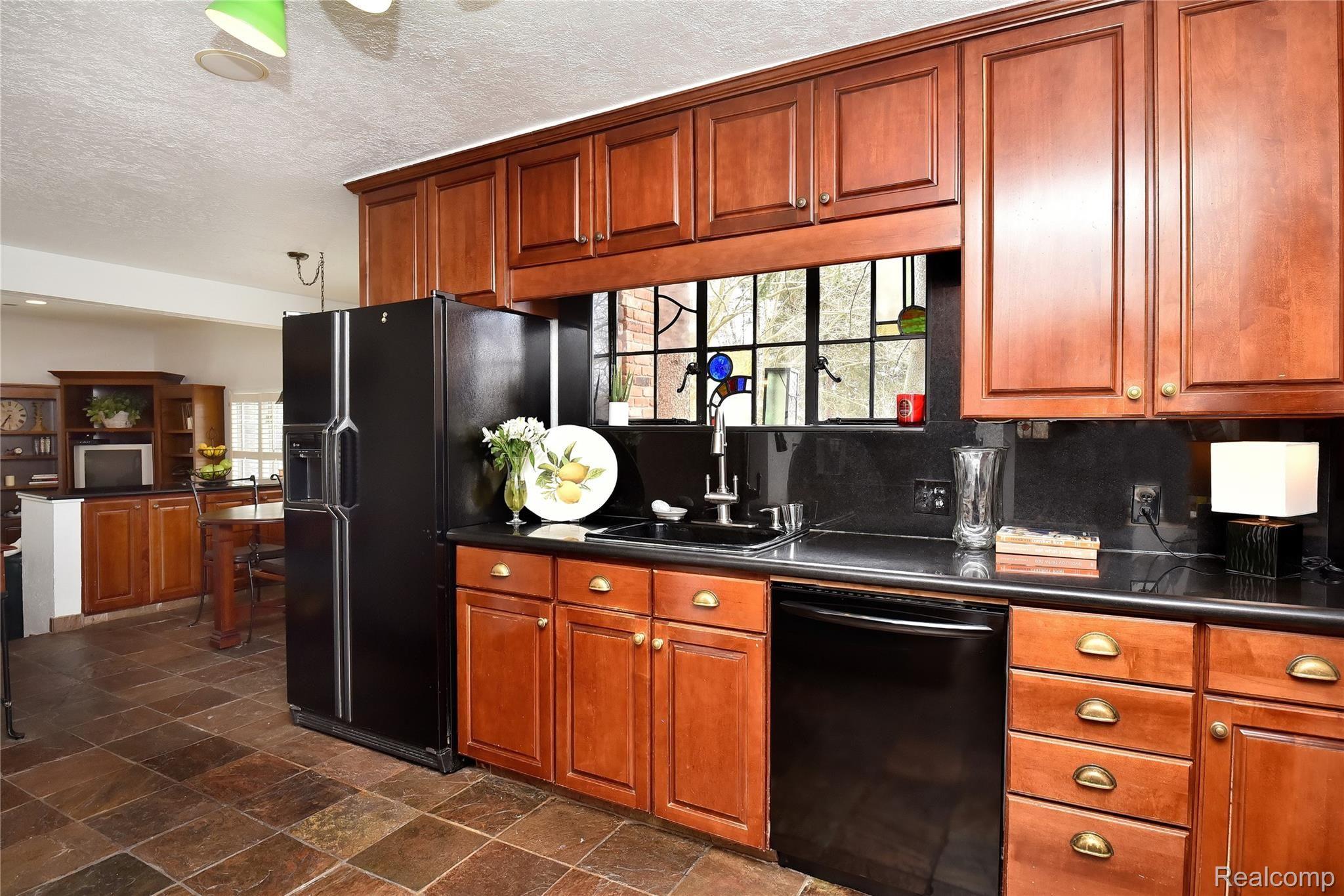 492 Rivenoak Street Birmingham, MI 48009 - Photo 18 of 40 492 Rivenoak _18.JPG