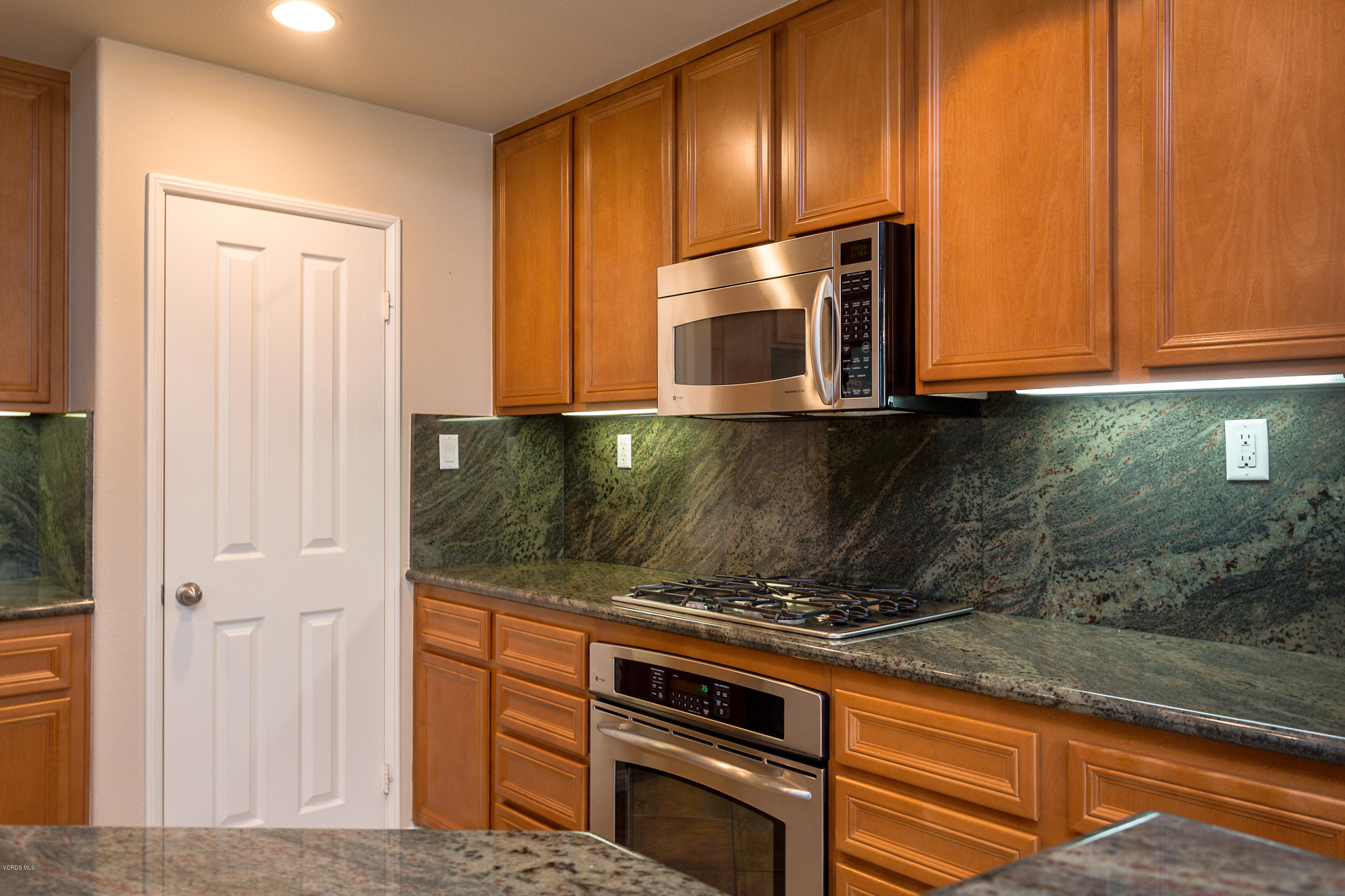 4190 Orontes Way, Unit B Simi Valley, CA 93063 - Photo 15 of 51 Orontes13