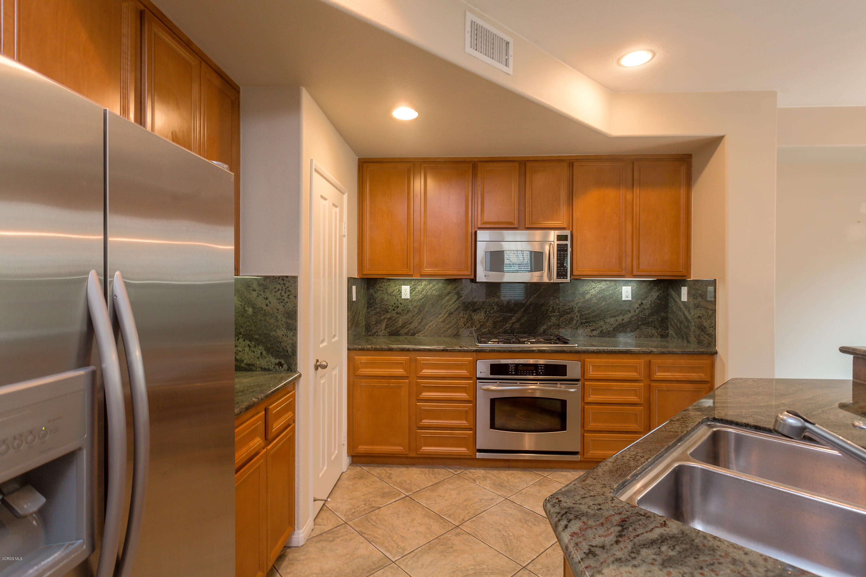 4190 Orontes Way, Unit B Simi Valley, CA 93063 - Photo 19 of 51 Orontes12