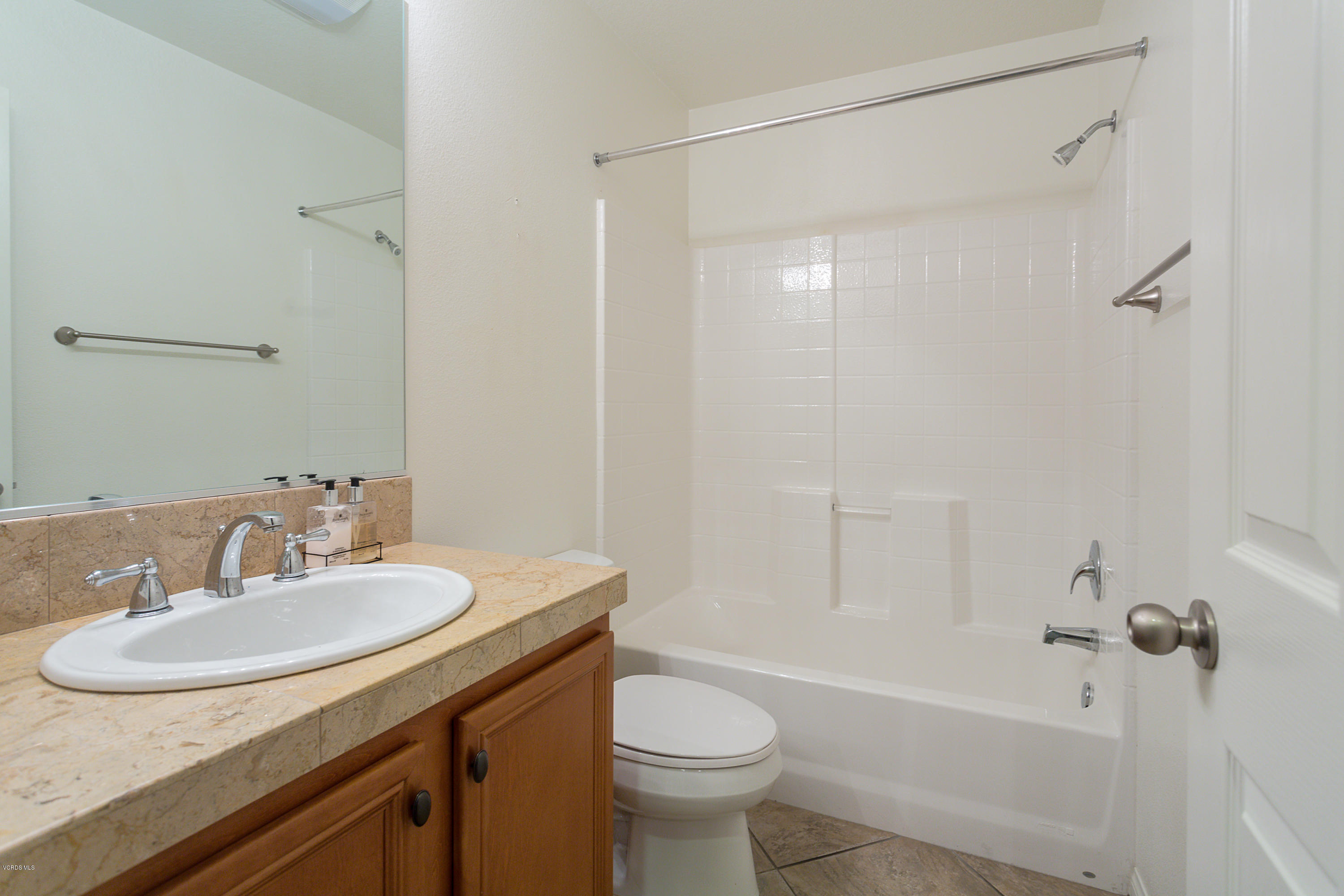4190 Orontes Way, Unit B Simi Valley, CA 93063 - Photo 22 of 51 Orontes16