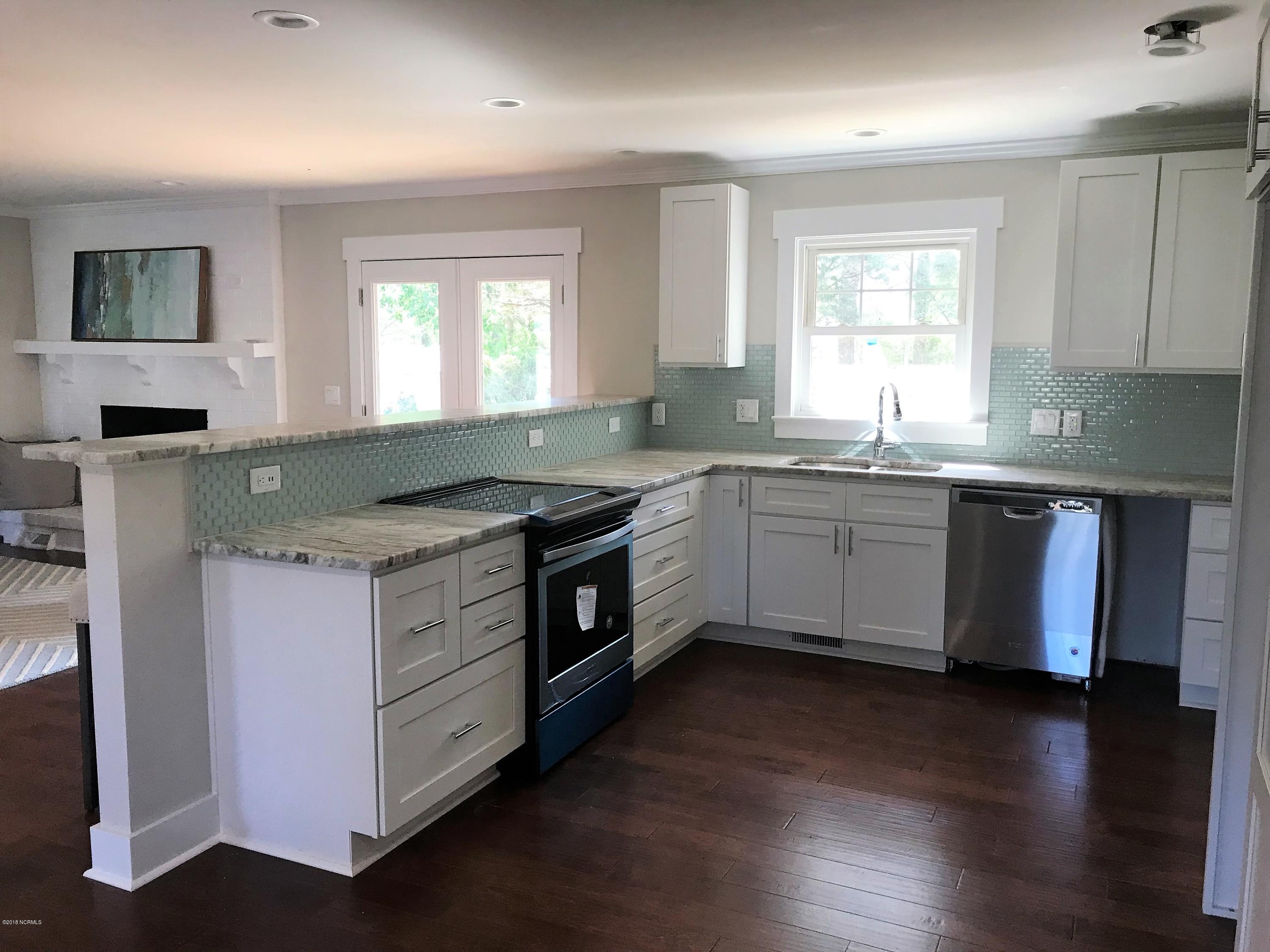 217 West Blackbeard Road Wilmington, NC 28409 - Photo 8 of 25 Kitchen