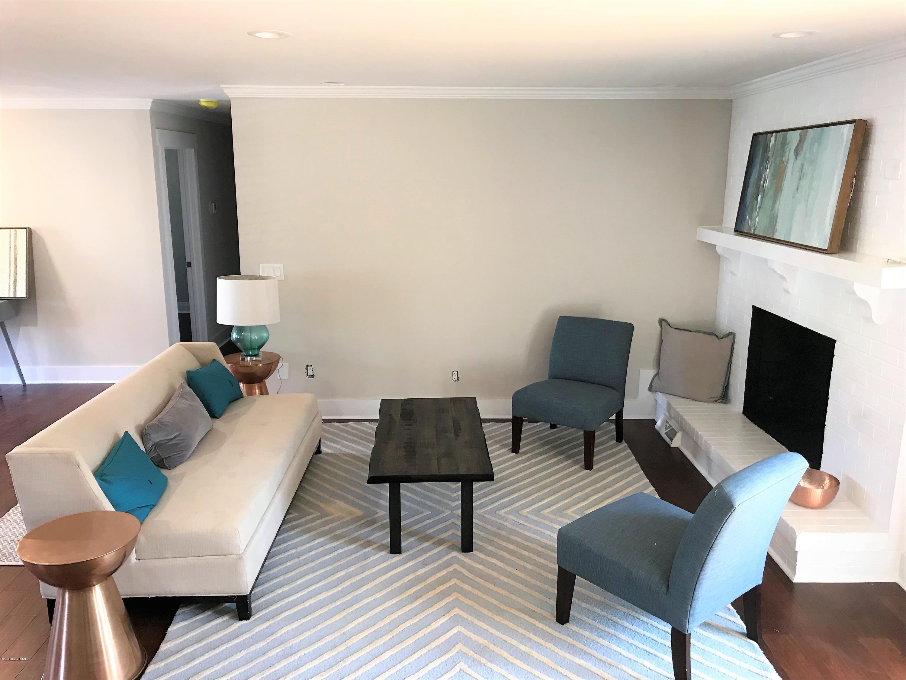 217 West Blackbeard Road Wilmington, NC 28409 - Photo 10 of 25 Living Room
