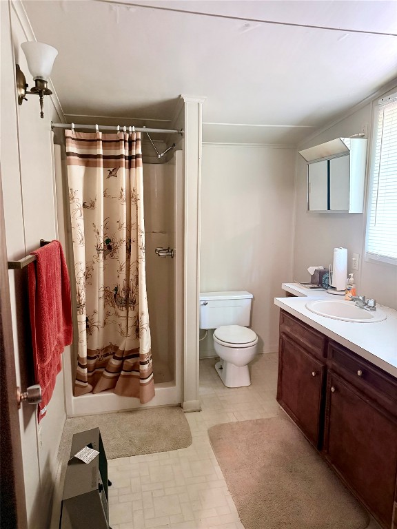 526 Mt Pisgah Road Woodville, TX 75979 - Photo 20 of 23 a bathroom with a double vanity sink toilet and shower