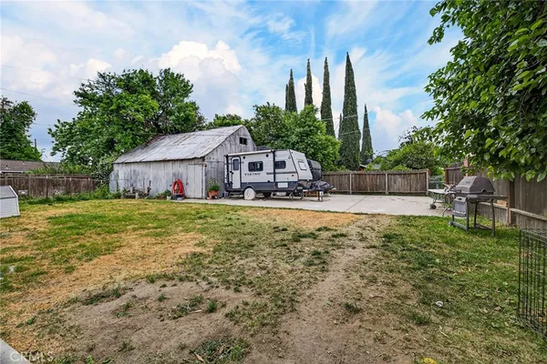 a view of a garden in front of a house
