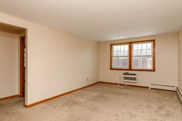 $1,750 | 90 Ridgewood Lane, Unit 18, Gardner, MA 01440