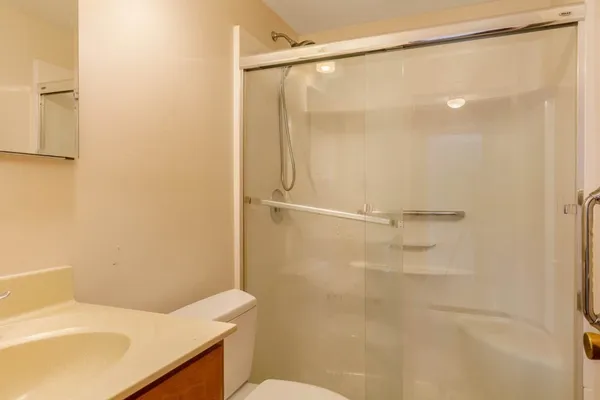 $1,750 | 90 Ridgewood Lane, Unit 18, Gardner, MA 01440