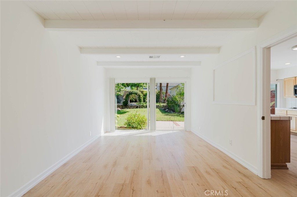 2007 West Kenneth Road Glendale, CA 91201 - Photo 10 of 38 Gallery Image 10