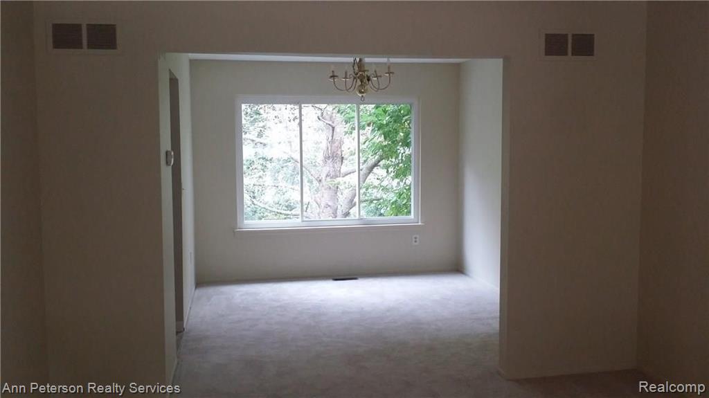 661 Ten Point Drive Rochester Hills, MI 48309 - Photo 16 of 43