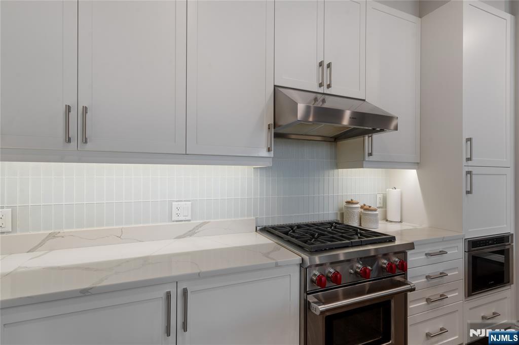 3 Somerset Lane, Unit 415 Edgewater, NJ 07020 - Photo 4 of 48