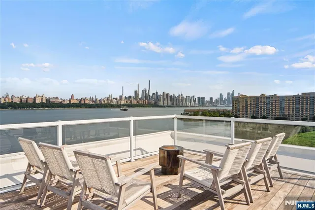 a view of a entrance of the building