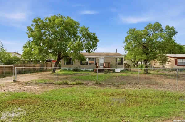 $114,900 | 1105 Walnut Street, Jourdanton, TX 78026