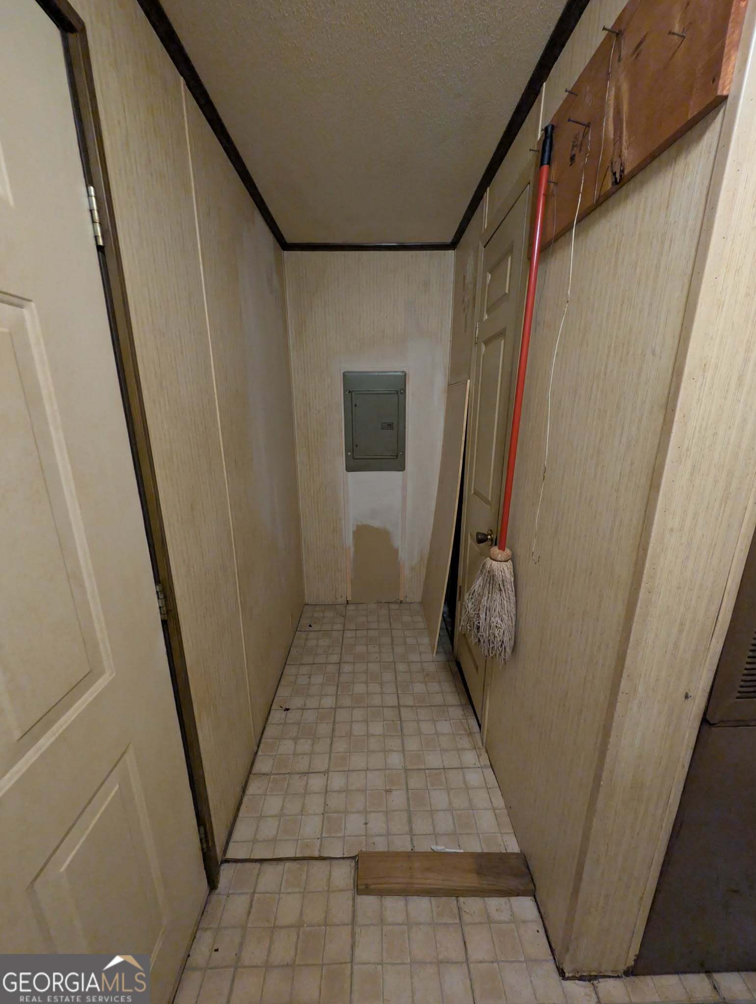 460 Etheridge Mill Road Milner, GA 30257 - Photo 21 of 27 a view of a hallway