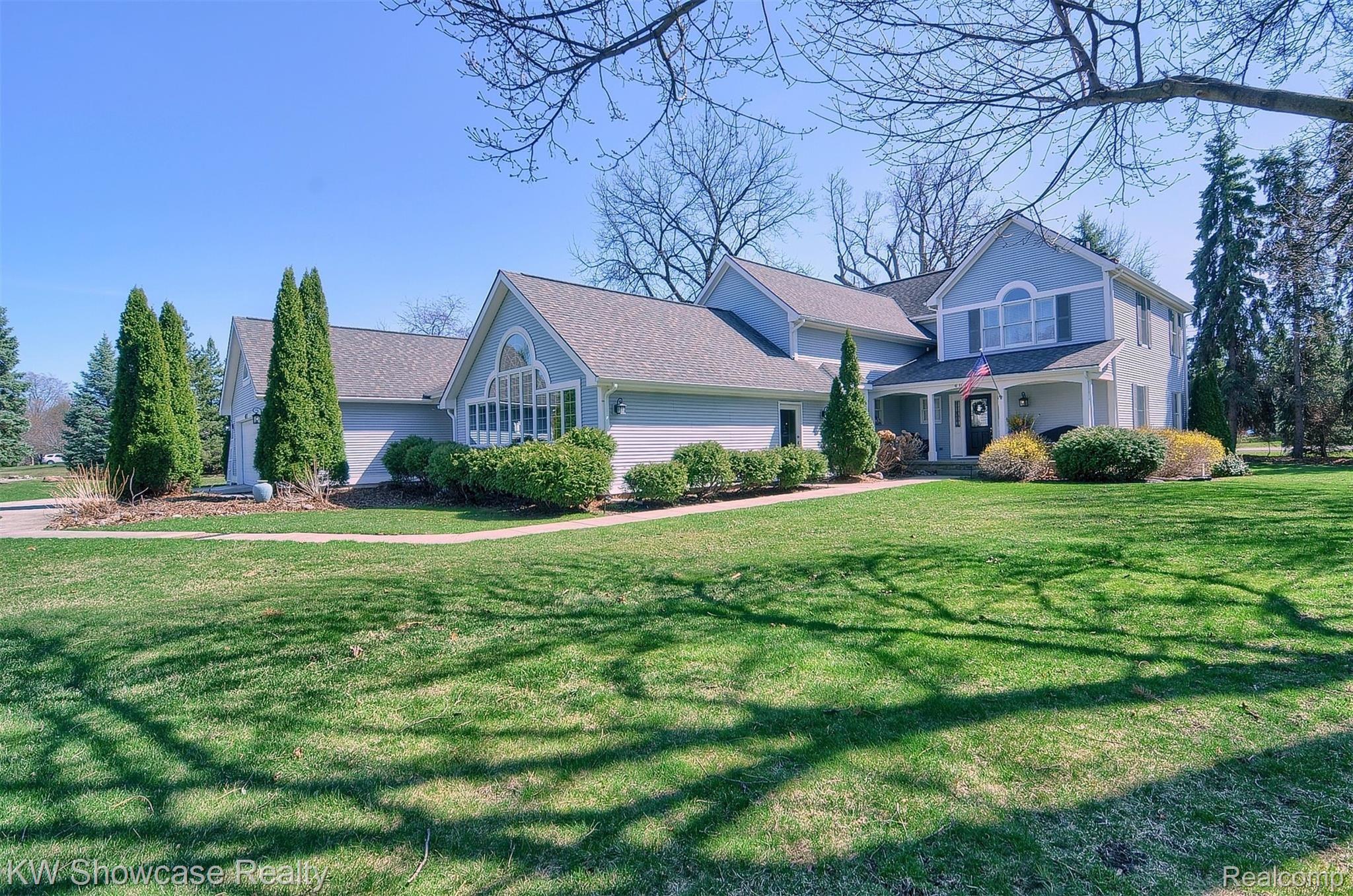 4073 Split Rail Lane Fenton, MI 48430 - Photo 1 of 37 2-Front 2nd View.jpg