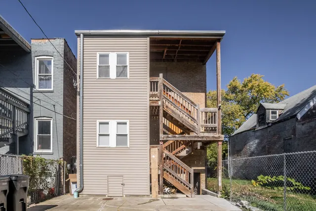 $1,700 | 4837 West Monroe Street, Unit 1, Chicago, IL 60644