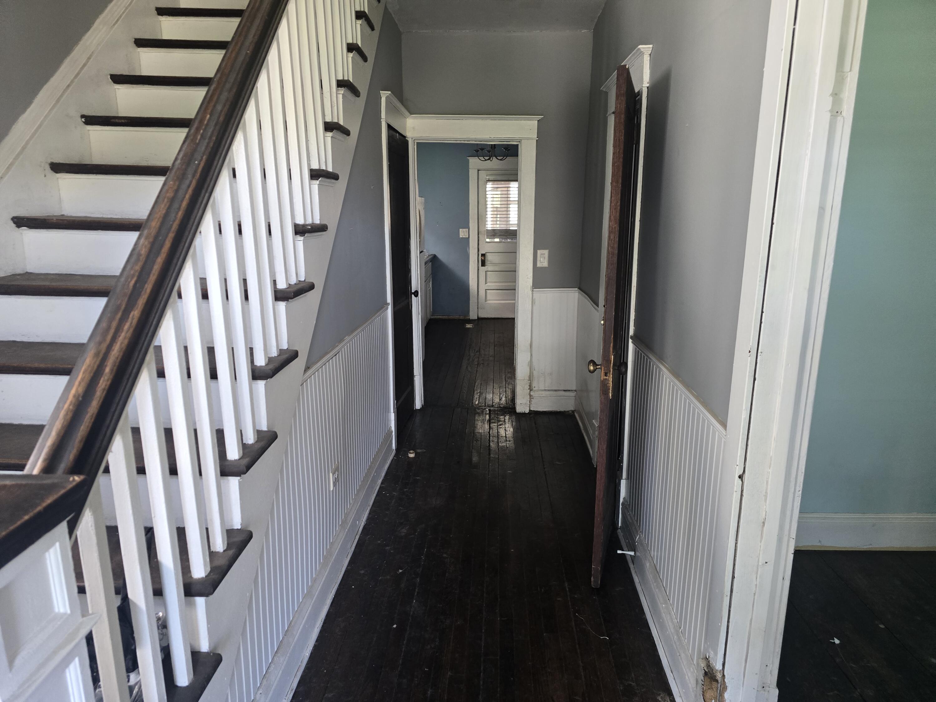437 Jackson Street Gary, IN 46402 - Photo 3 of 29 3000x2250