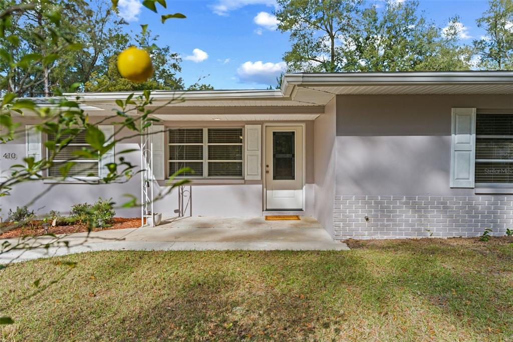 410 Daisy Lane Inverness, FL 34452 - Photo 2 of 37 a house view with a outdoor space