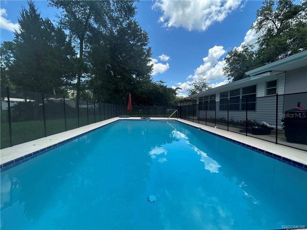 410 Daisy Lane Inverness, FL 34452 - Photo 28 of 37 a view of a basket ball ground