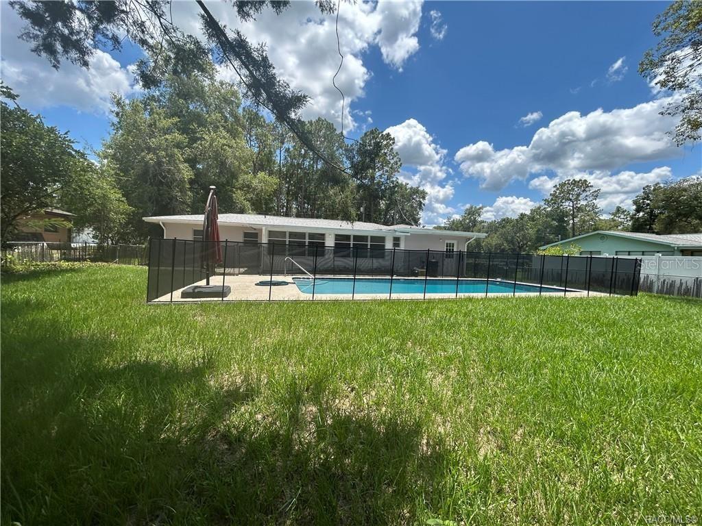 410 Daisy Lane Inverness, FL 34452 - Photo 33 of 37 a view of a garden with a bench in the background
