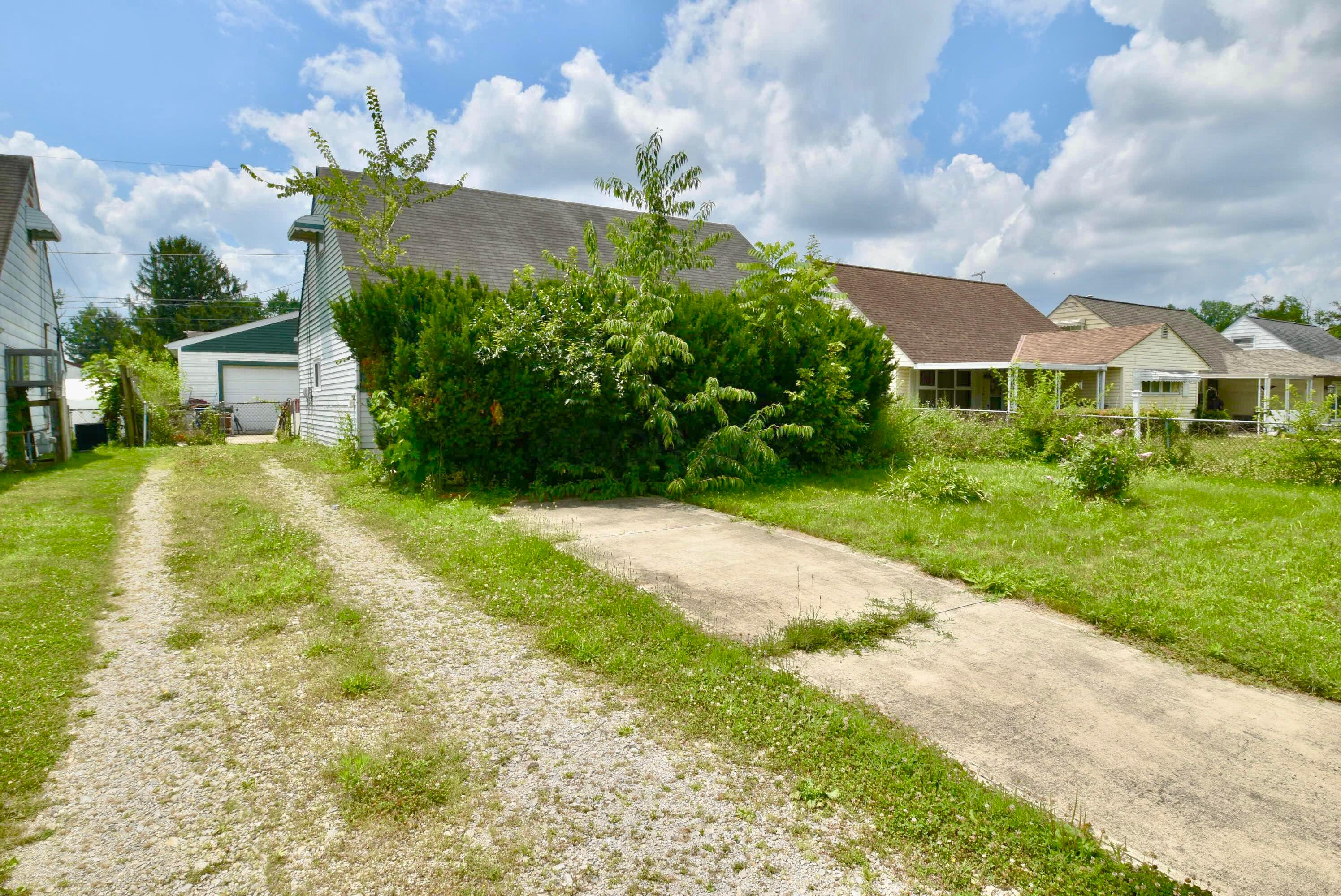 4027 Rickenbacker Avenue Columbus, OH 43213 - Photo 1 of 16 DSC_2522