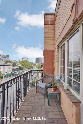 $499,999 | 155 Bay Street, Unit 5B | Tompkinsville