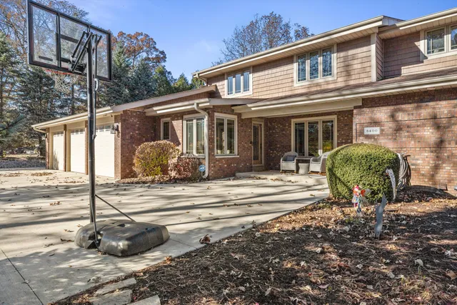 $854,000 | 8400 122nd Street, Pleasant Prairie, WI 53158