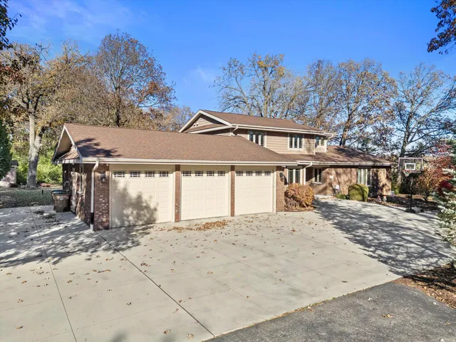 $854,000 | 8400 122nd Street, Pleasant Prairie, WI 53158