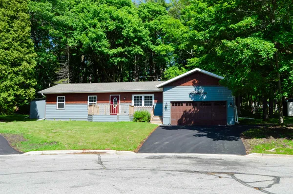 $374,000 | 462 North 7th Place, Sturgeon Bay, WI 54235