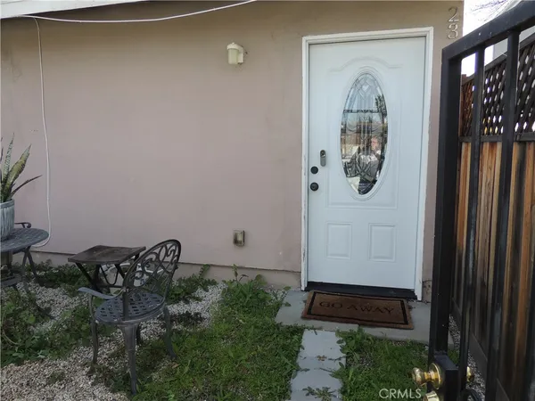 $1,995 | 23470 Victory Boulevard, Woodland Hills, CA 91367