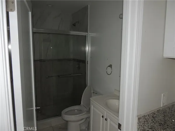 $1,995 | 23470 Victory Boulevard, Woodland Hills, CA 91367