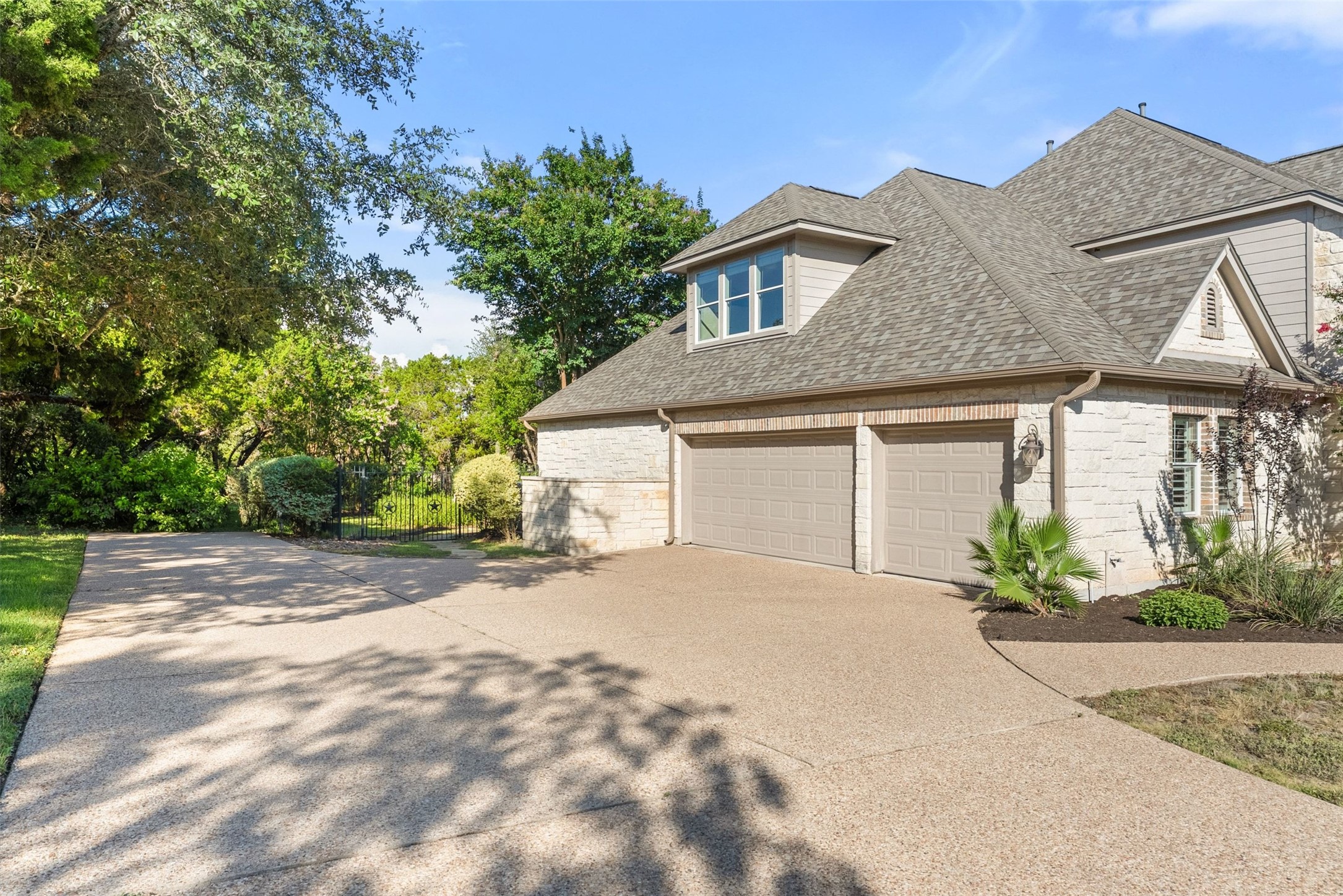 8215 Dark Ridge Cove Austin, TX 78737 - Photo 4 of 40 Enjoy ample parking and options with a large driveway and three car garage.