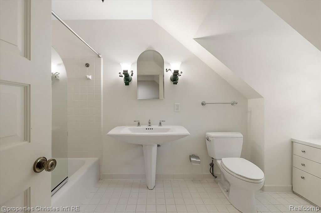 237 Lake Shore Road Grosse Pointe Farms, MI 48236 - Photo 74 of 98 Gallery Image 74