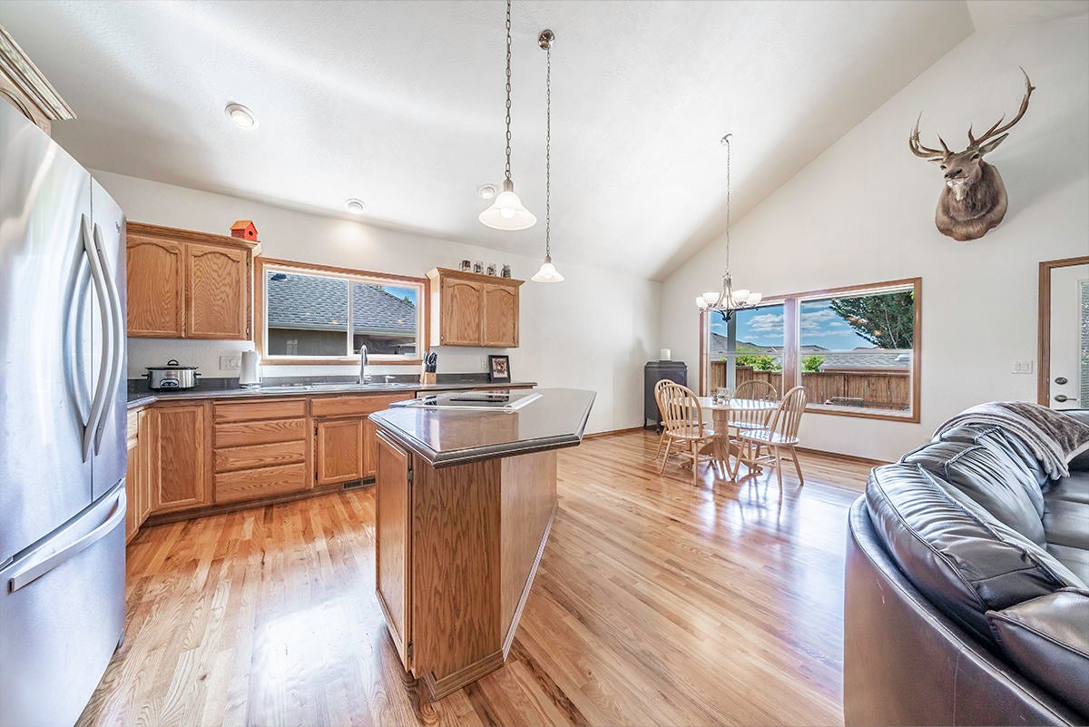 168 Keystone Way Eagle Point, OR 97524 - Photo 5 of 25 5
