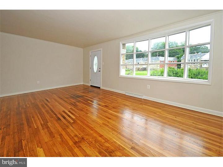 596 Wanamaker Road Jenkintown, PA 19046 - Photo 2 of 23 Living Room