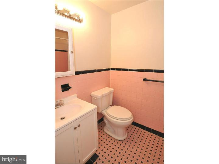 596 Wanamaker Road Jenkintown, PA 19046 - Photo 13 of 23 Bathroom