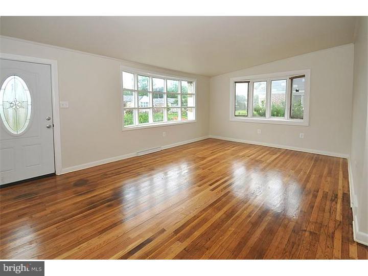 596 Wanamaker Road Jenkintown, PA 19046 - Photo 3 of 23 Living Room