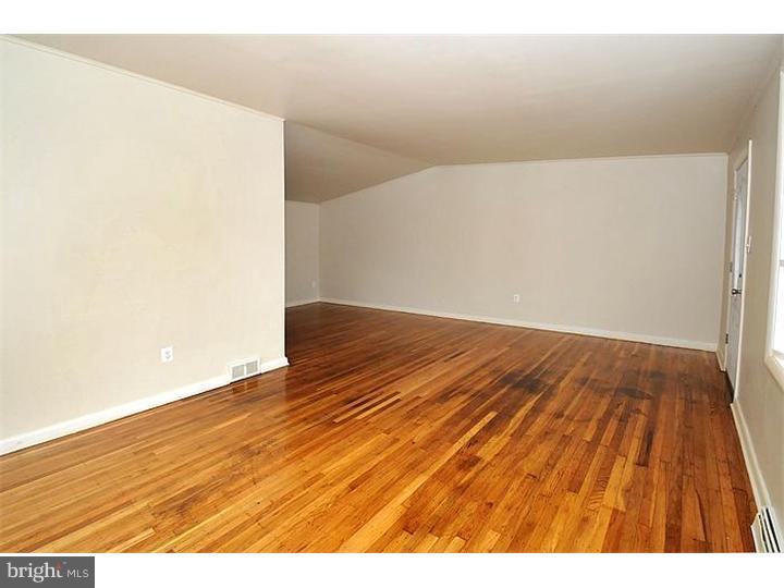 596 Wanamaker Road Jenkintown, PA 19046 - Photo 4 of 23 Living Room